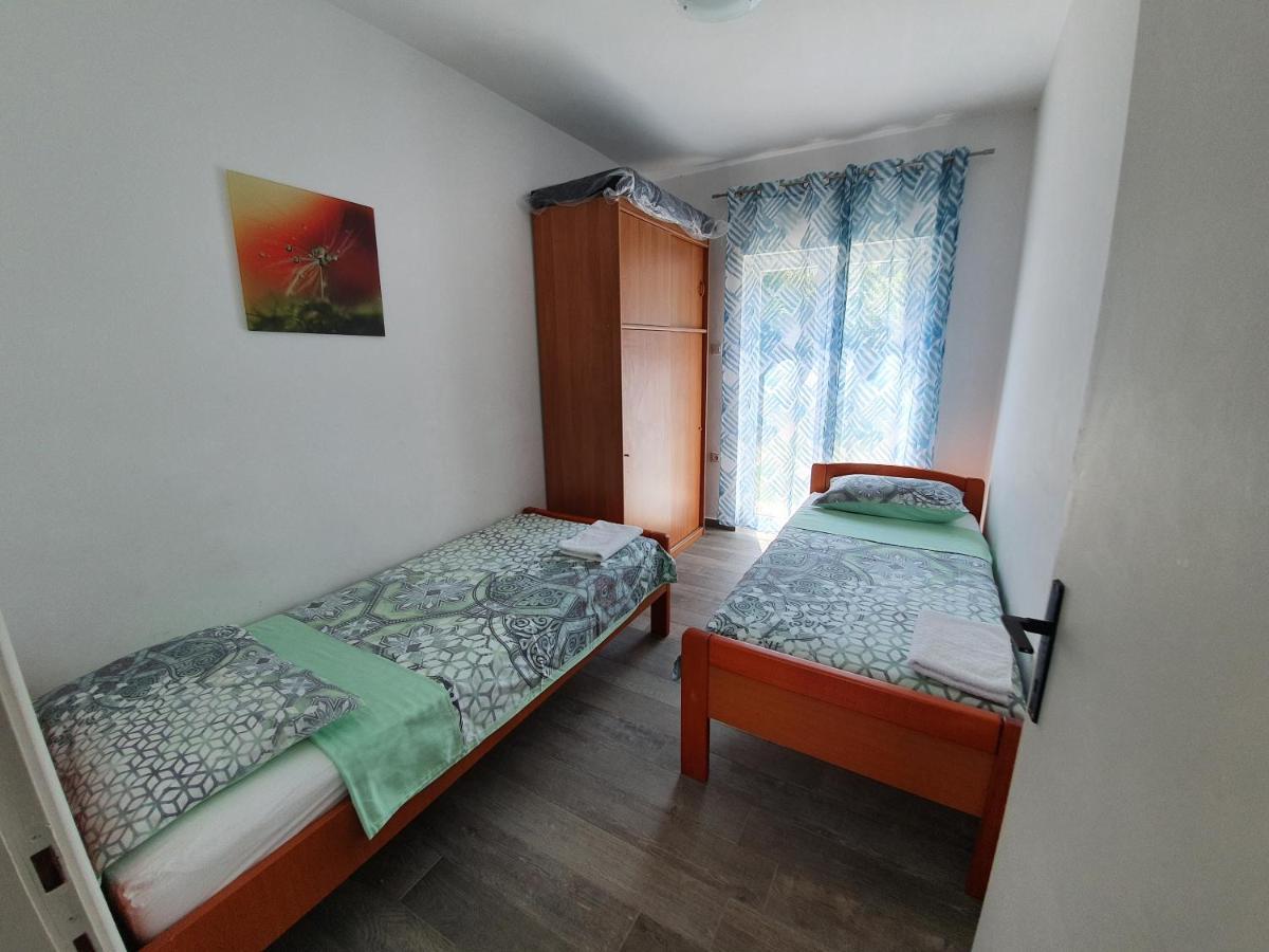 Apartments Dora Vantacici Eksteriør billede