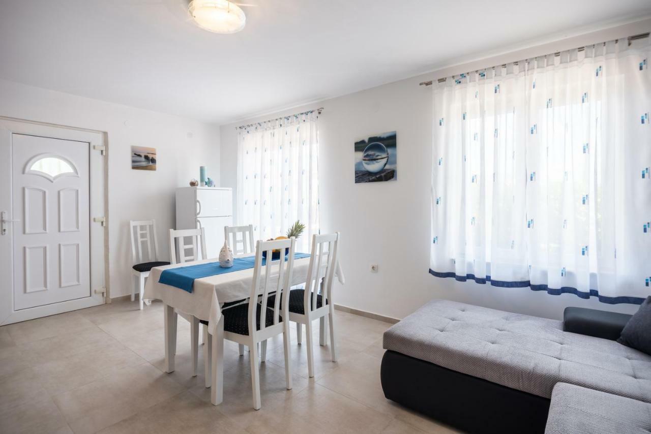 Apartments Dora Vantacici Eksteriør billede