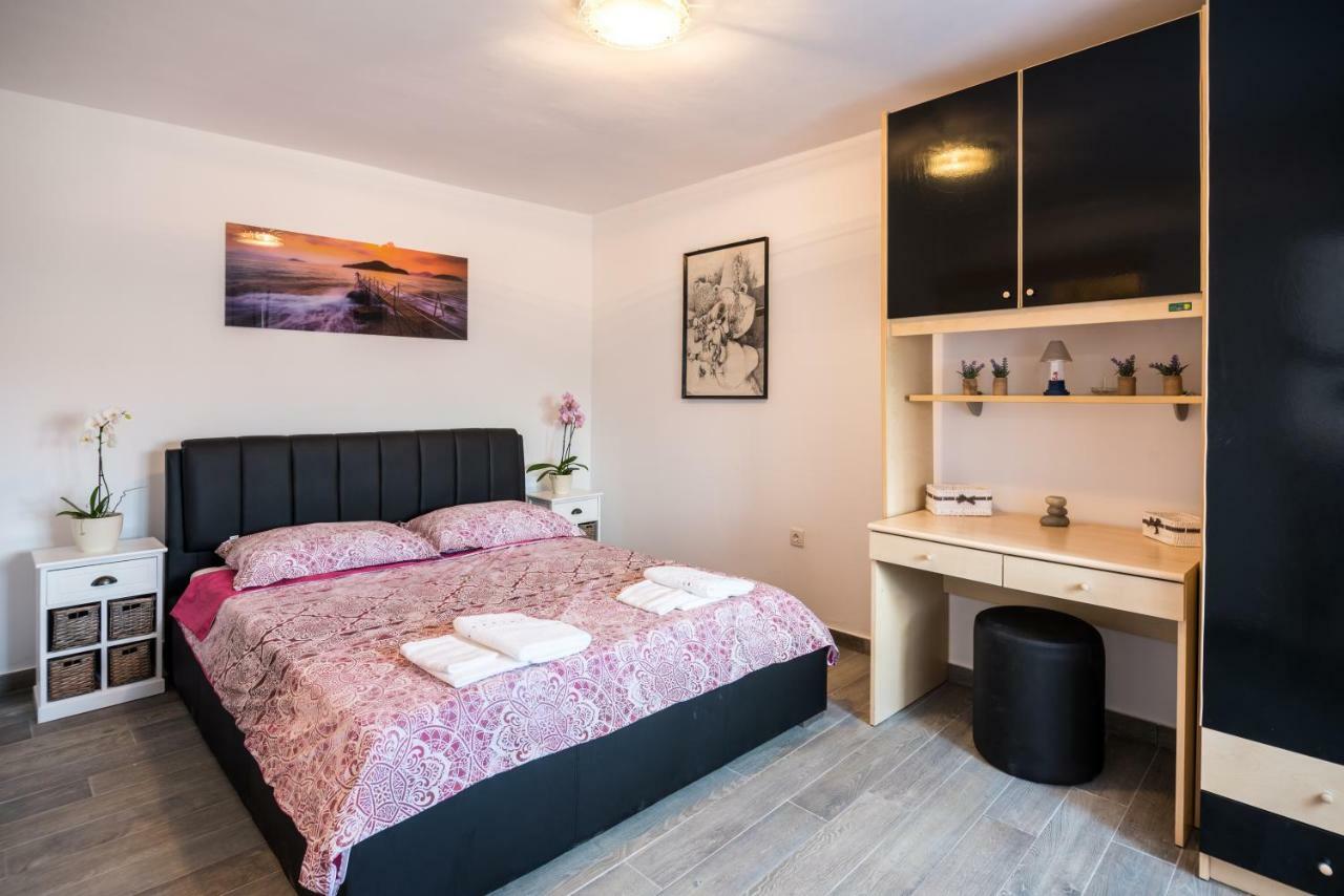 Apartments Dora Vantacici Eksteriør billede