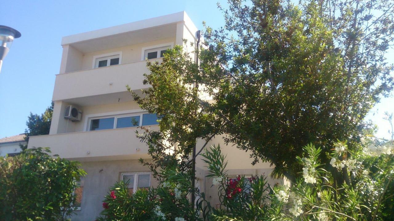 Apartments Dora Vantacici Eksteriør billede
